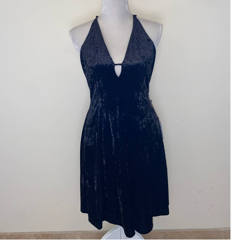 BLACK TIE VNECK VELVET DRESS ASTR SIZE LARGE NWT
